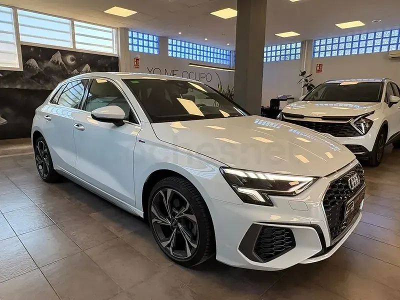 Usado Audi A3 S-Line 204 CV (150 kW) 2024 Blanco Berlina