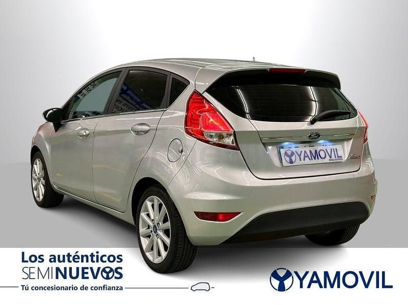 Usado Ford Fiesta Titanium 82 CV (60 kW) 2016 Gris / plata Berlina