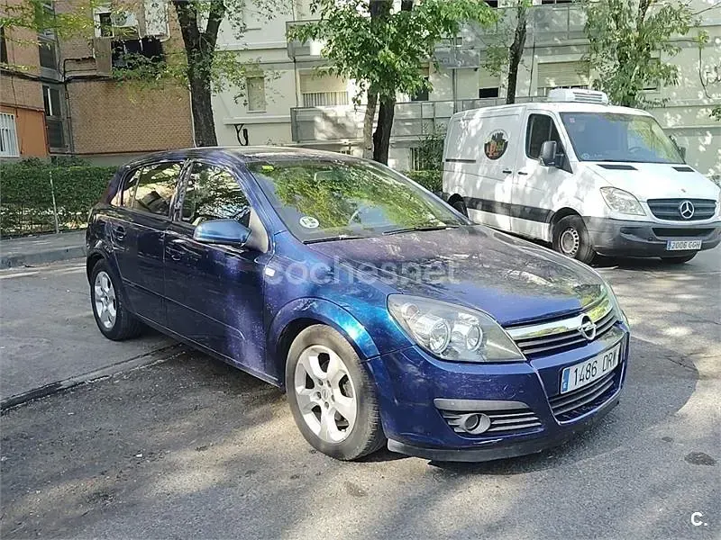 Usado Opel Astra Cosmo 100 CV (73 kW) 2006 Azul Berlina