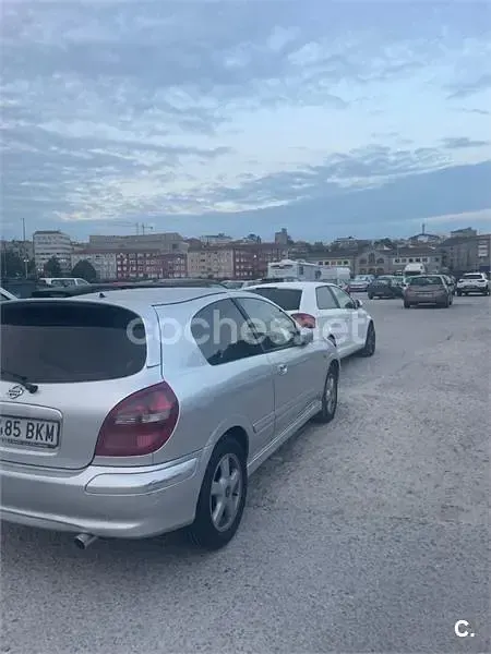 Usado Nissan Almera 110 CV (80 kW) 2001 Gris / plata Berlina