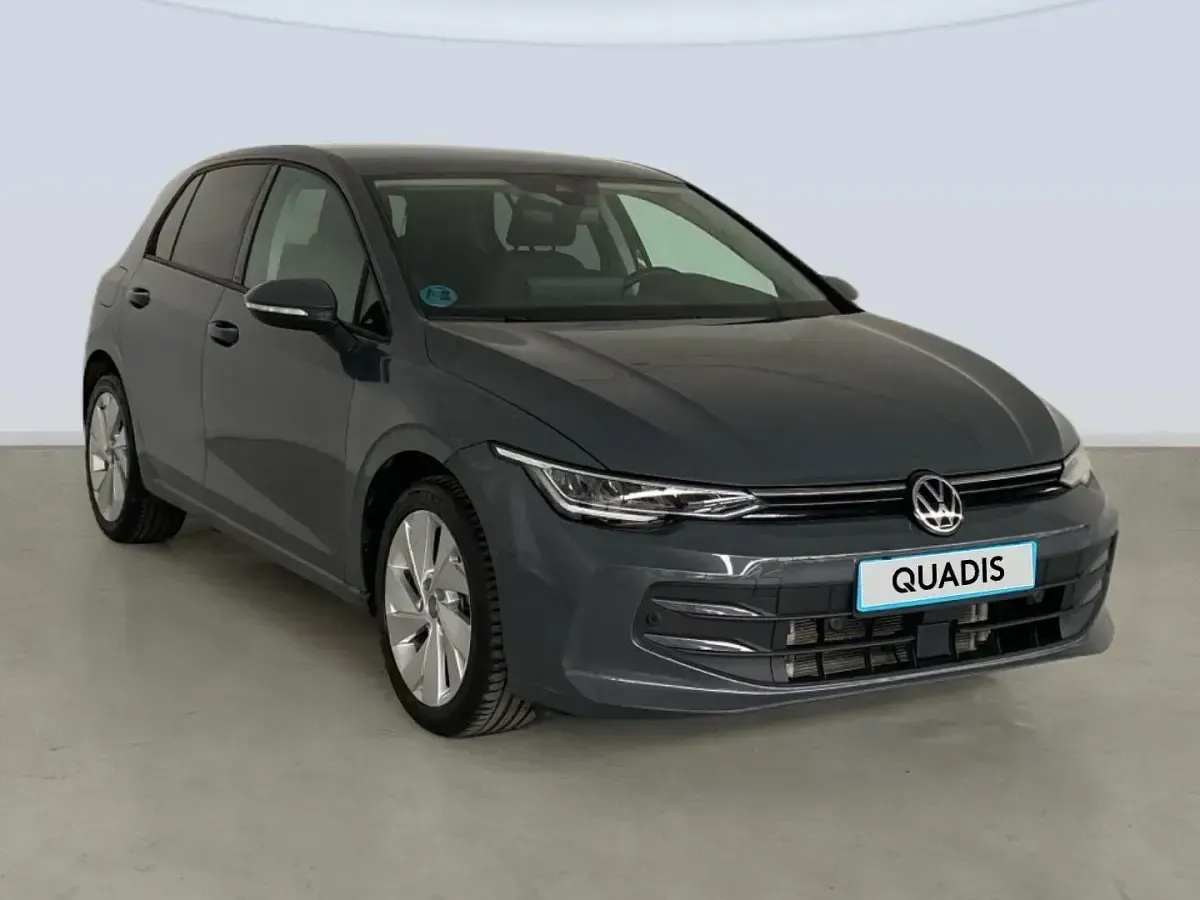 Usado VW Golf VIII Life 116 CV (85 kW) 2025 Gris Berlina