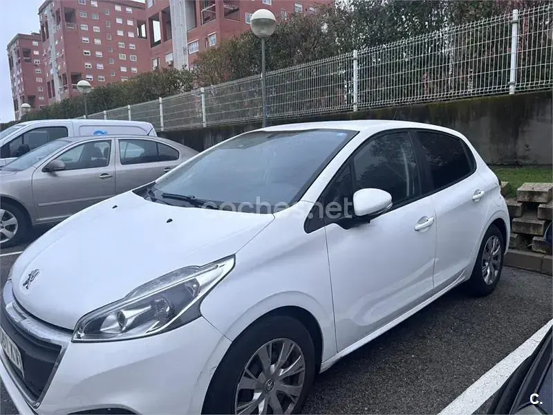 Usado Peugeot 208 Active 99 CV (72 kW) 2019 Blanco Utilitario