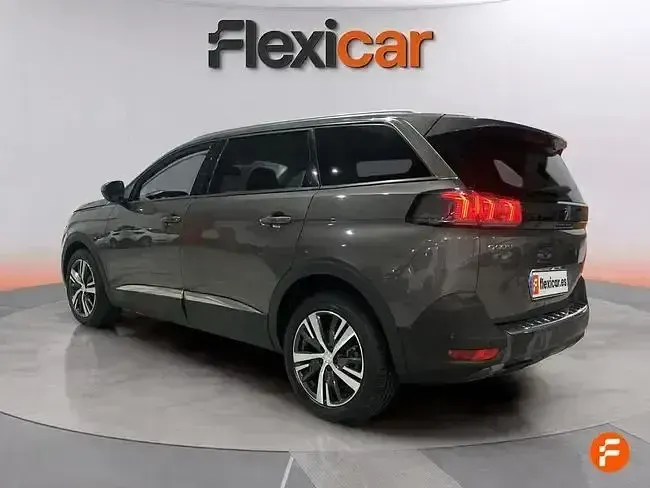 Usado Peugeot 5008 Allure 130 CV (95 kW) 2021 Gris SUV