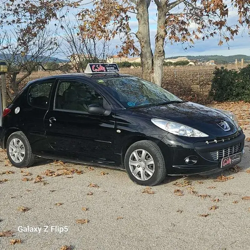 Usado Peugeot 206 60 CV (44 kW) 2010 Negro Utilitario