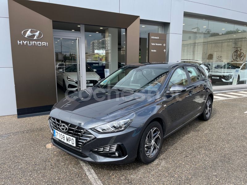 Gris / plata Usado 2024 Hyundai i30 Berlina | 19.500 € (Precio justo) - Imagen 1/4
