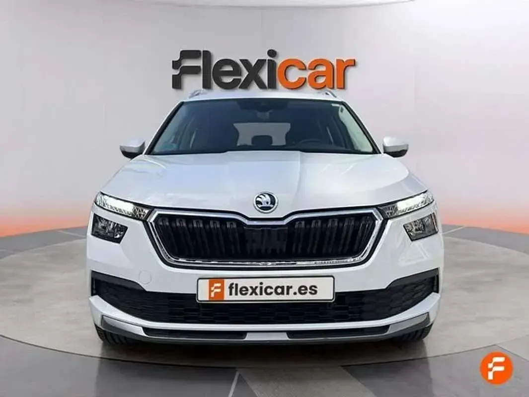 Usado Skoda Kamiq Ambition 110 CV (80 kW) 2021 Blanco SUV