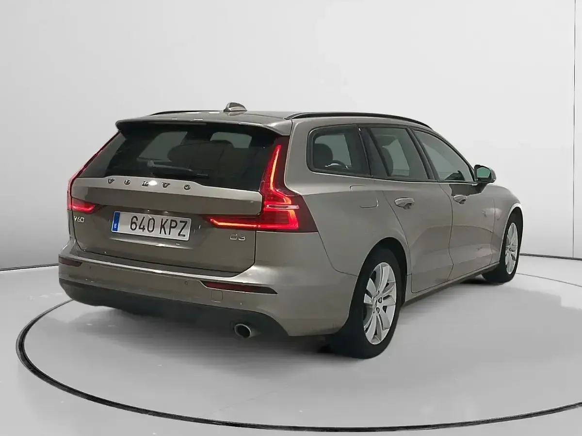 Usado Volvo V60 Momentum 150 CV (110 kW) 2018 Beige Familiar