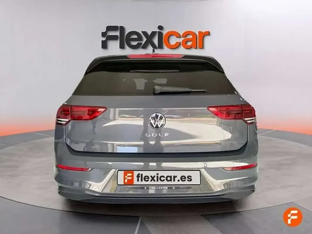 Usado VW Golf VIII 110 CV (80 kW) 2021 Gris Utilitario