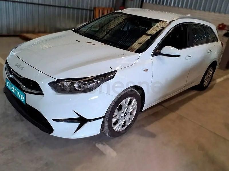 Usado Kia Ceed 136 CV (100 kW) 2023 Blanco Utilitario
