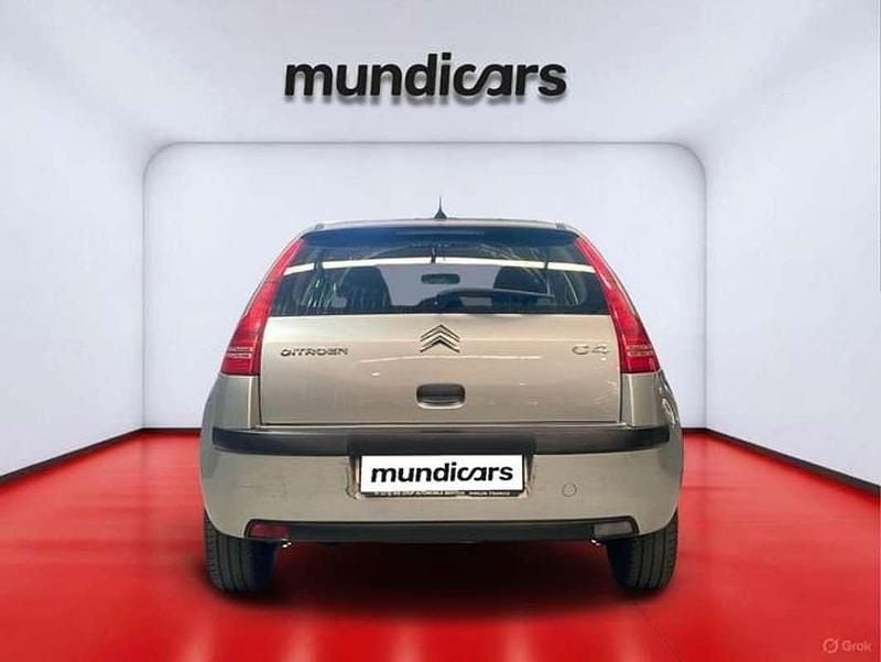 Usado Citroën C4 90 CV (66 kW) 2009 Plateado Berlina