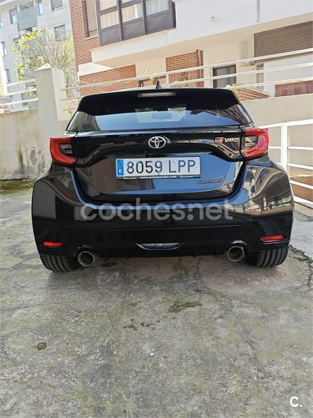 Usado Toyota Yaris 261 CV (191 kW) 2021 Negro Utilitario