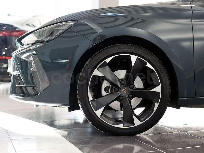 Usado Cupra Leon 150 CV (110 kW) 2024 Gris / plata Berlina