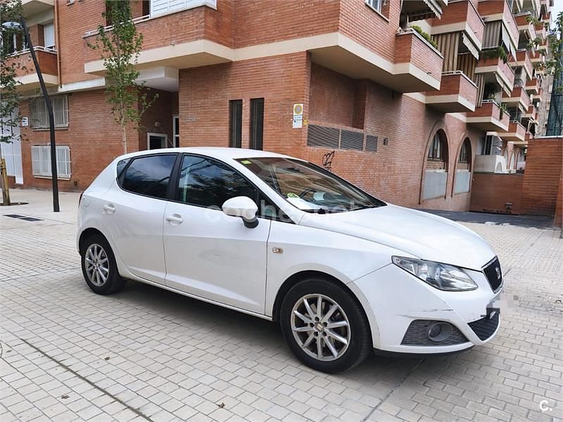 Usado Seat Ibiza Style 105 CV (77 kW) 2012 Blanco Berlina
