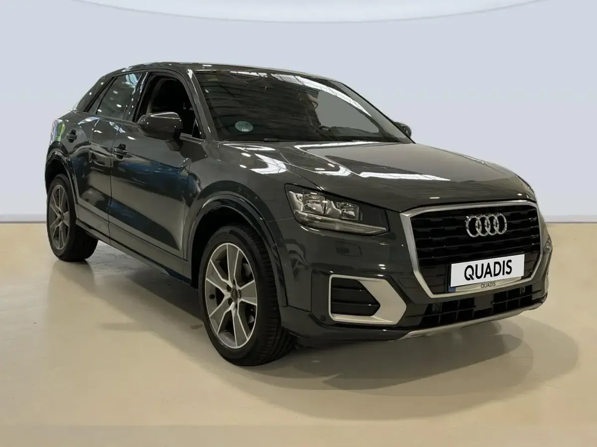 Usado Audi Q2 Design 116 CV (85 kW) 2020 Gris SUV