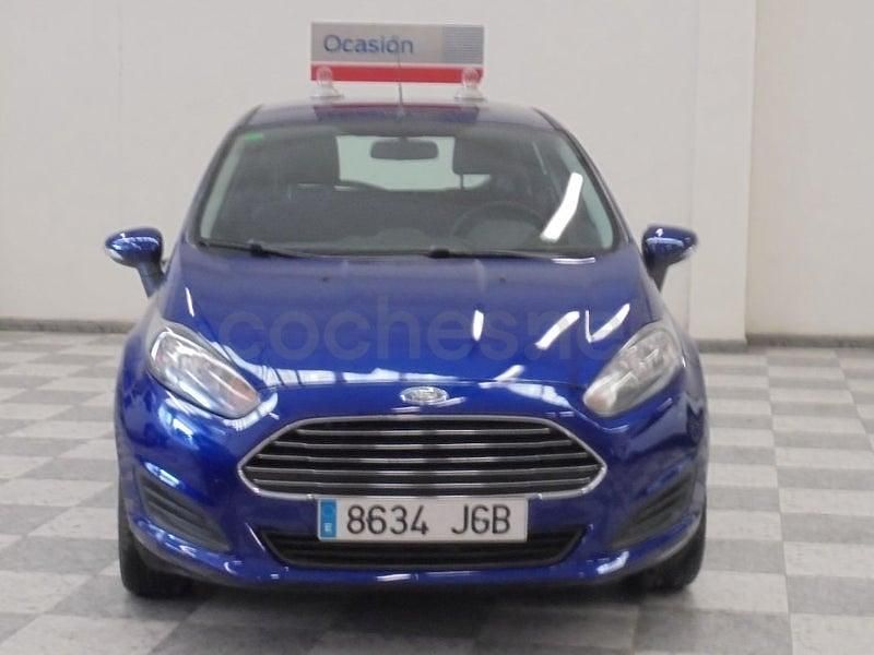 Usado Ford Fiesta Trend 82 CV (60 kW) 2015 Azul Berlina