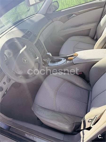 Usado Mercedes E280 Avantgarde 190 CV (139 kW) 2005 Azul Berlina