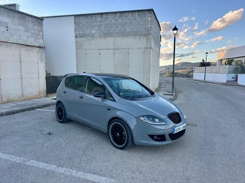 Usado Seat Altea Style 140 CV (102 kW) 2008 Gris / plata Monovolumen