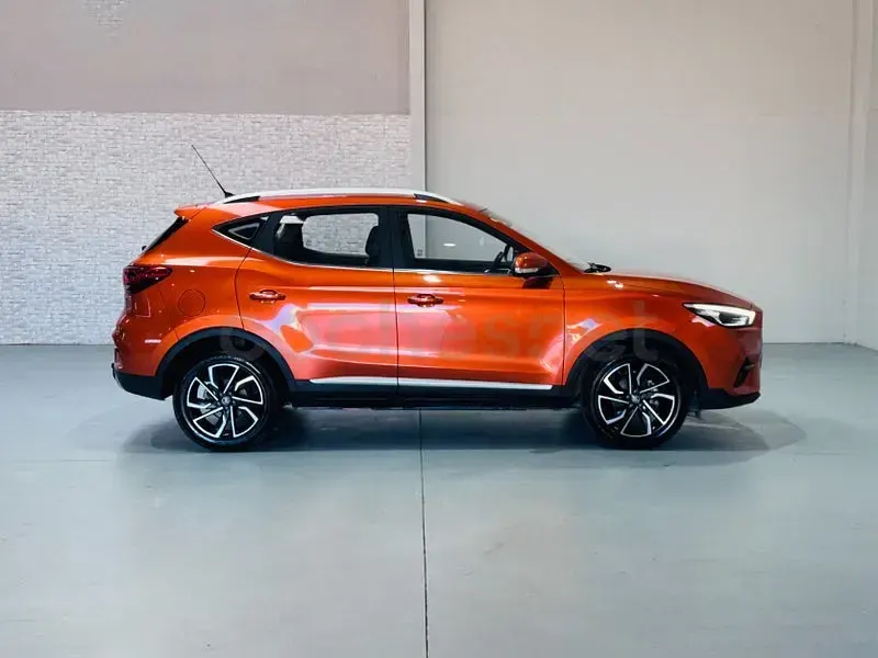 Usado MG ZS Luxury 106 CV (77 kW) 2023 Naranja SUV