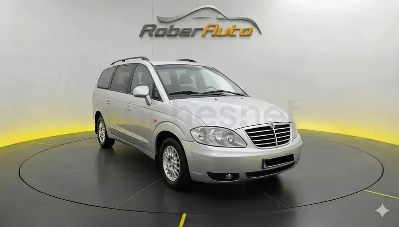 Usado SsangYong Rodius Limited 165 CV (121 kW) 2013 Gris / plata Monovolumen