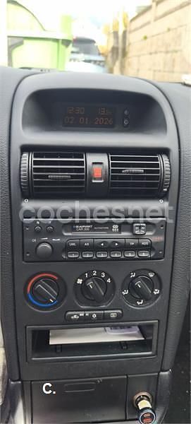 Usado Opel Astra Club 75 CV (55 kW) 2000 Azul Berlina