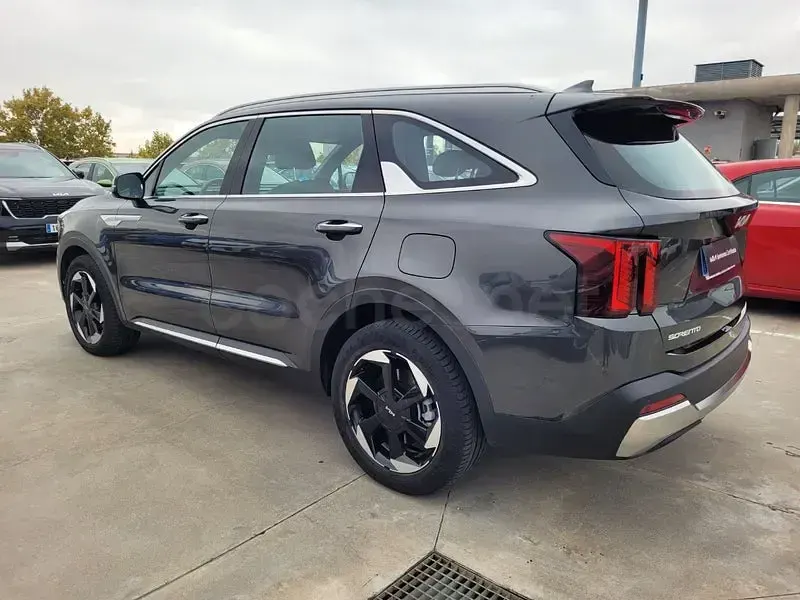Usado Kia Sorento 252 CV (185 kW) 2025 Gris / plata SUV