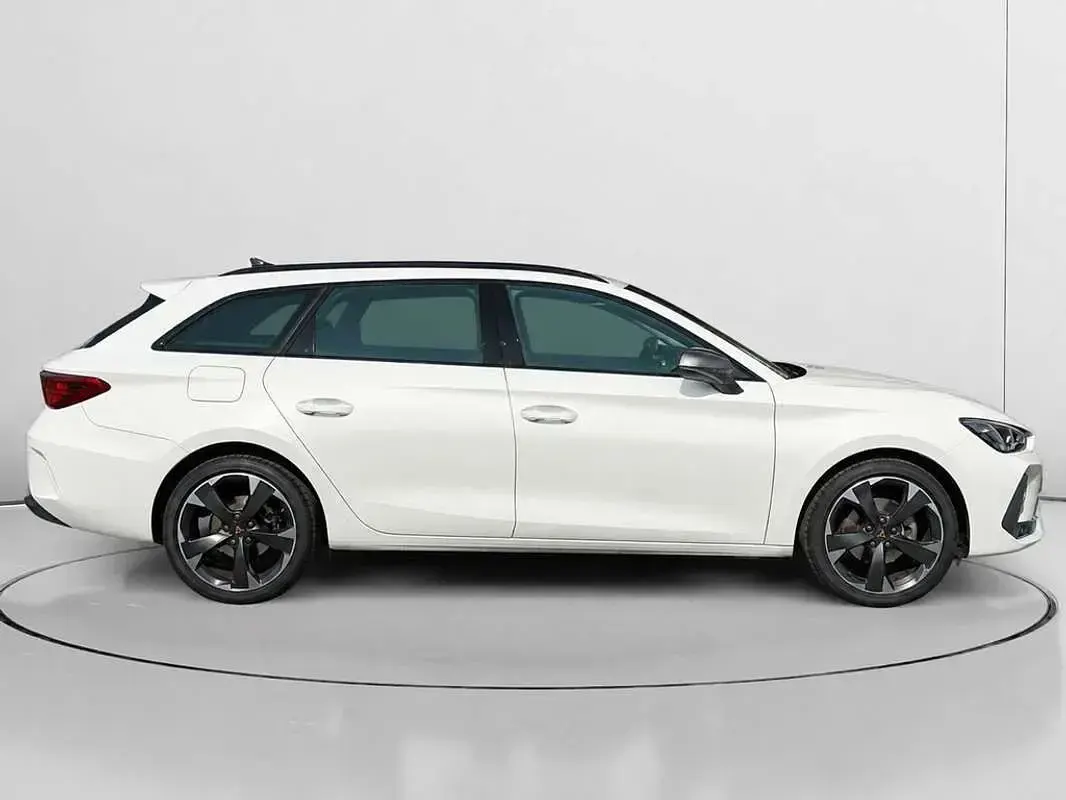 Usado Cupra Leon 150 CV (110 kW) 2025 Gris Familiar