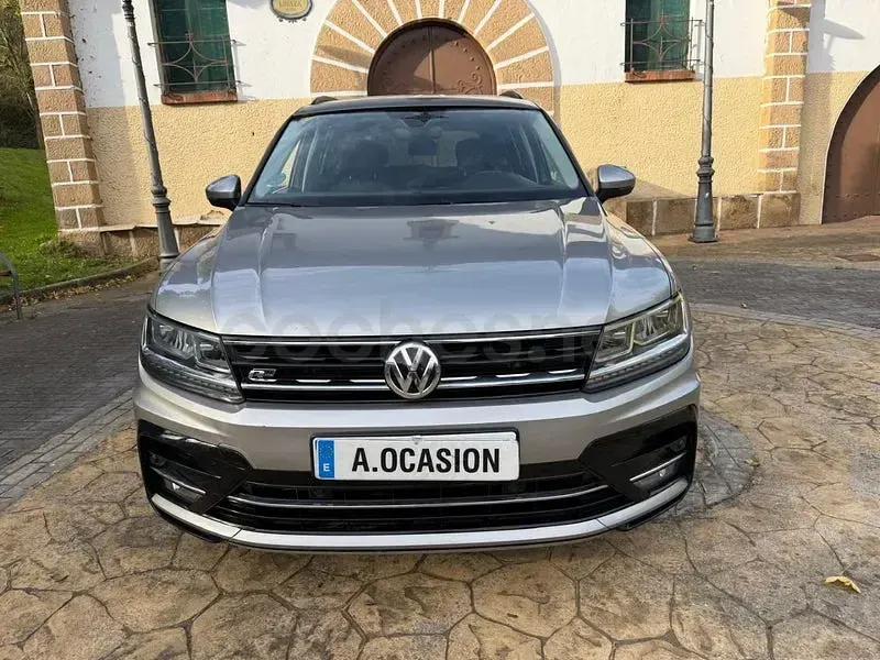Usado VW Tiguan R-line 150 CV (110 kW) 2020 Gris / plata SUV