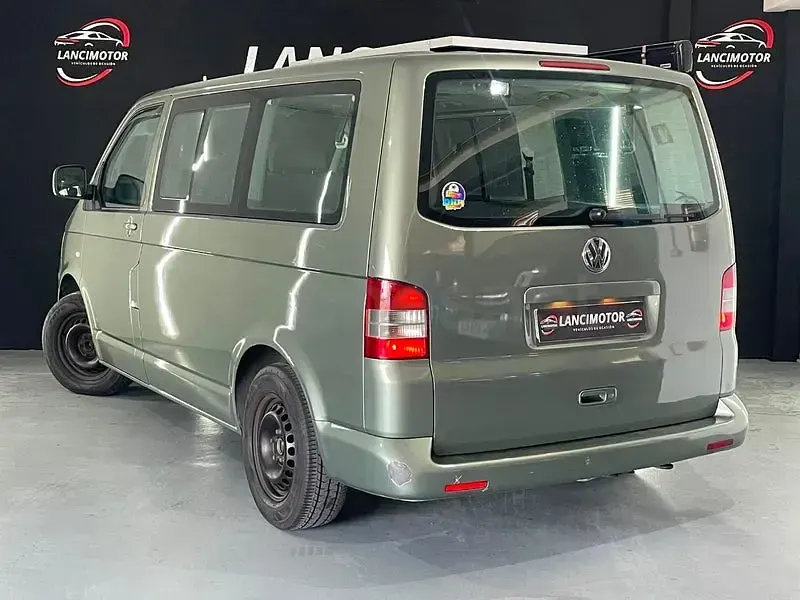 Usado VW Caravelle Comfortline 102 CV (75 kW) 2007 Gris / plata Van