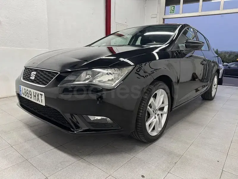 Usado Seat Leon Style 105 CV (77 kW) 2014 Negro Berlina