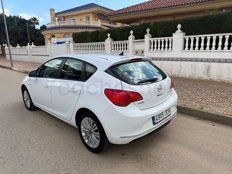 Usado Opel Astra Excellence 110 HP (80 kW) 2015 Branco Sedan
