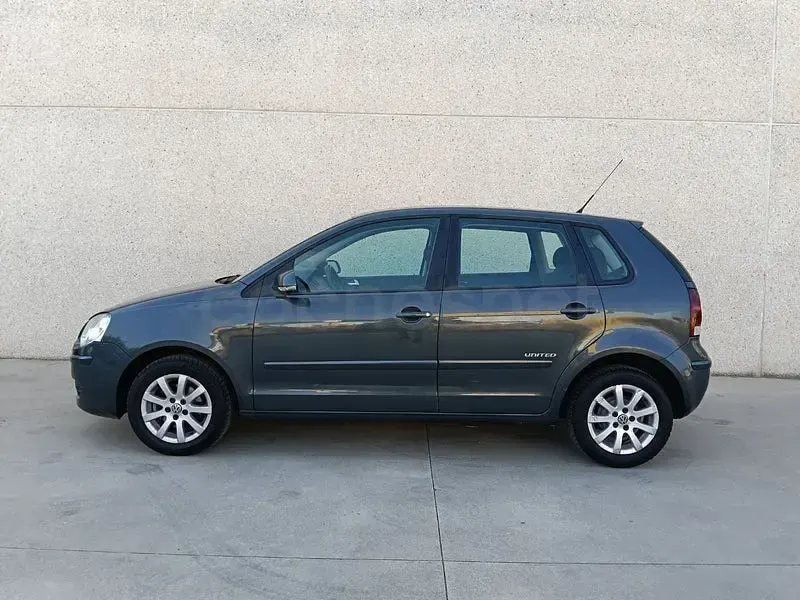 Usado VW Polo Highline 80 CV (58 kW) 2008 Azul Utilitario