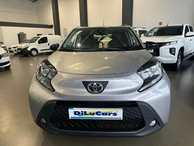 Usado Toyota Aygo X Play 72 CV (52 kW) 2023 Gris / plata SUV
