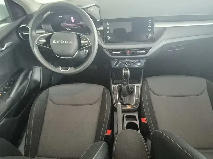 Usado Skoda Fabia Selection 115 CV (84 kW) 2025 Blanco Utilitario