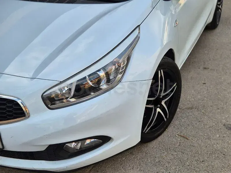 Usado Kia Ceed GT 90 CV (66 kW) 2013 Blanco Berlina