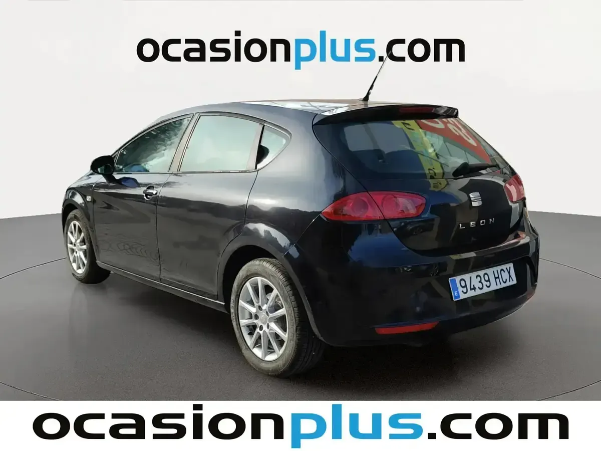 Usado Seat Leon Style 105 CV (77 kW) 2011 Negro Utilitario