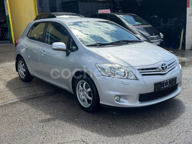 Gris / plata Usado 2011 Toyota Auris Edition Berlina | 8900 € (Precio justo) - Imagen 1/4