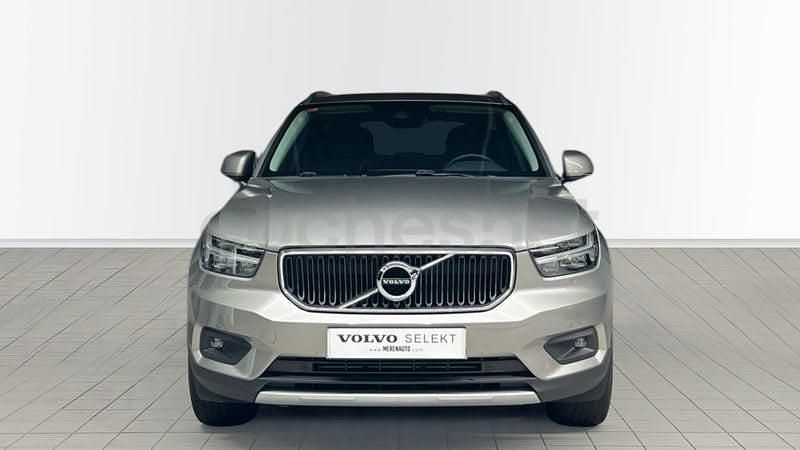 Usado Volvo XC40 Momentum 163 CV (119 kW) 2021 Gris / plata SUV