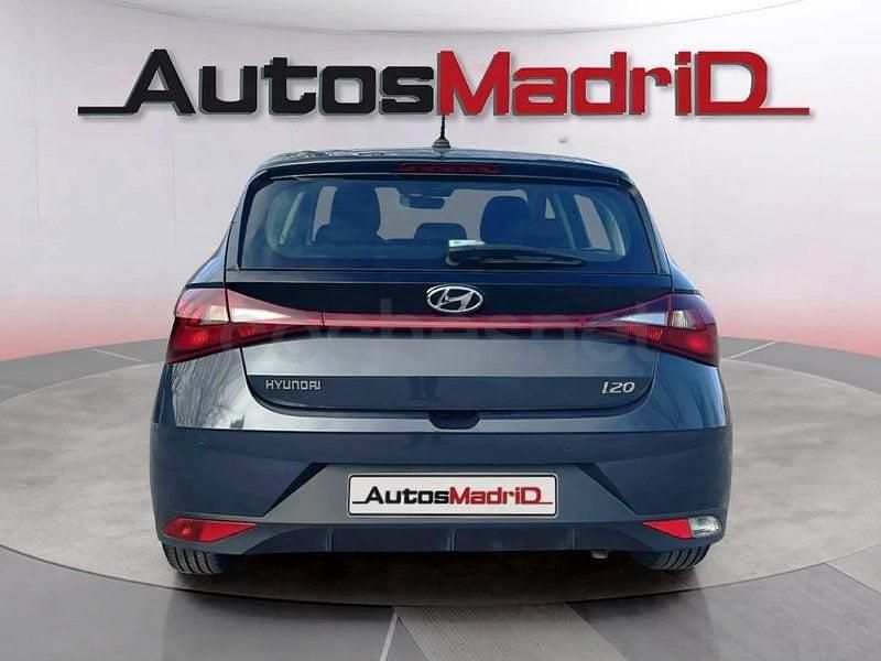 Usado Hyundai i20 100 CV (73 kW) 2022 Gris / plata Berlina