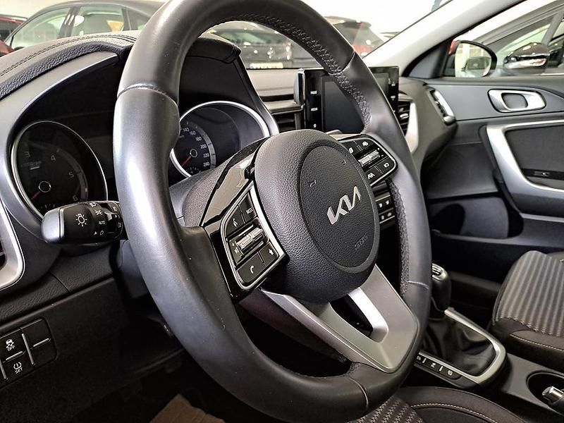 Usado Kia Ceed 136 CV (100 kW) 2024 Rojo Utilitario