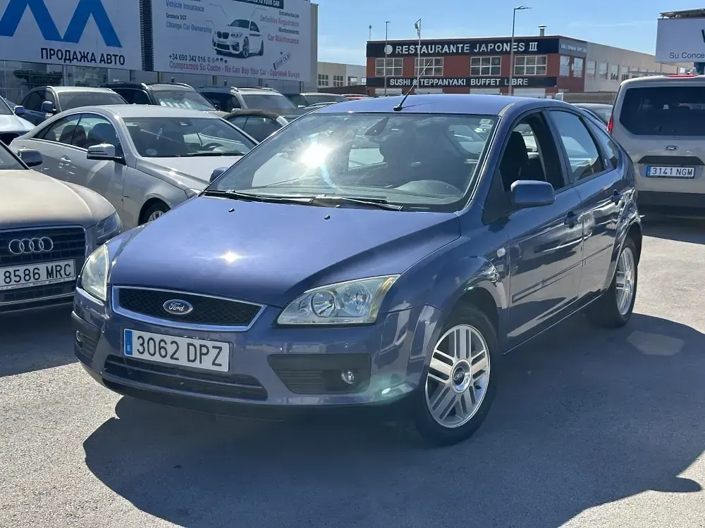 Usado Ford Focus Ghia 110 CV (80 kW) 2005 Azul metalico Utilitario