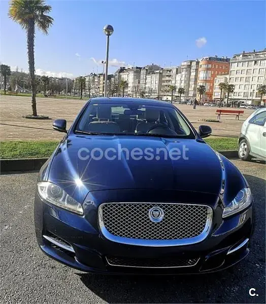Usado Jaguar XJ Luxury 275 CV (202 kW) 2010 Azul Berlina