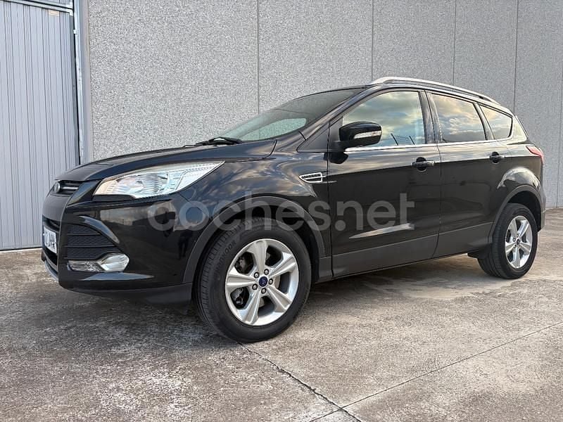 Negro Usado 2015 Ford Kuga Trend SUV | 12.400 € (Precio justo) - Imagen 1/4