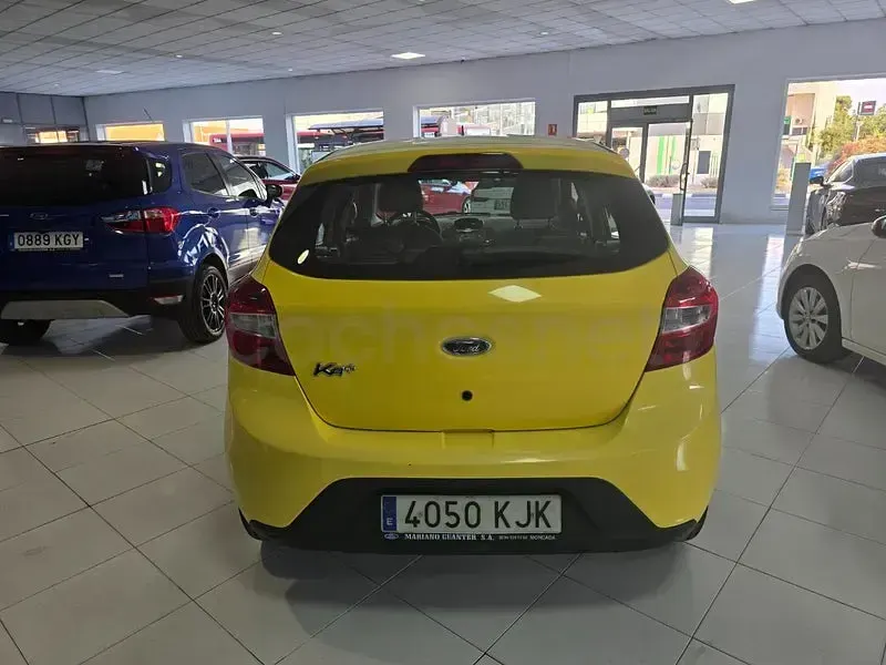 Usado Ford Ka Plus 71 CV (52 kW) 2018 Amarillo Utilitario