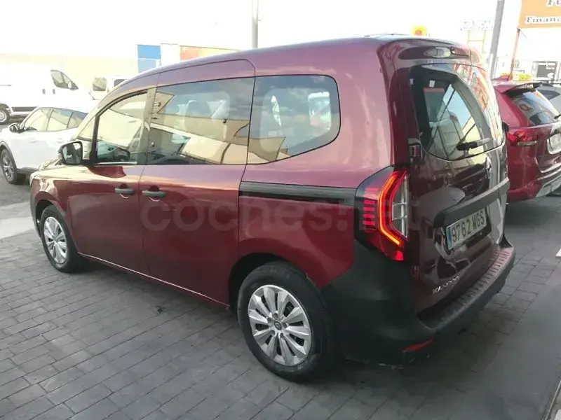 Usado Renault Kangoo 95 CV (69 kW) 2023 Granate Monovolumen