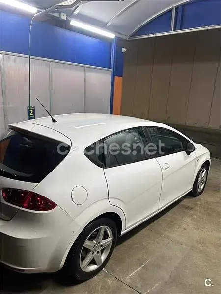 Usado Seat Leon Reference 105 CV (77 kW) 2011 Blanco Utilitario