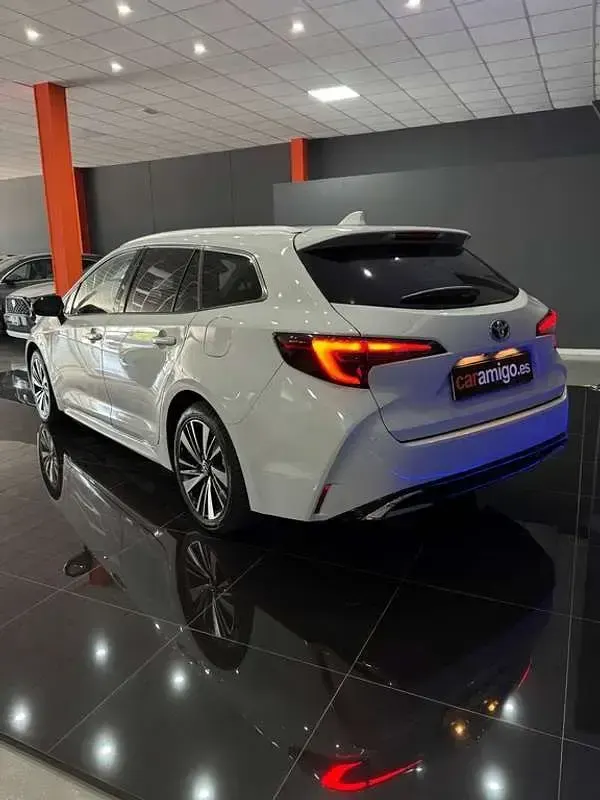 Usado Toyota Corolla Active 140 CV (102 kW) 2025 Gris Familiar