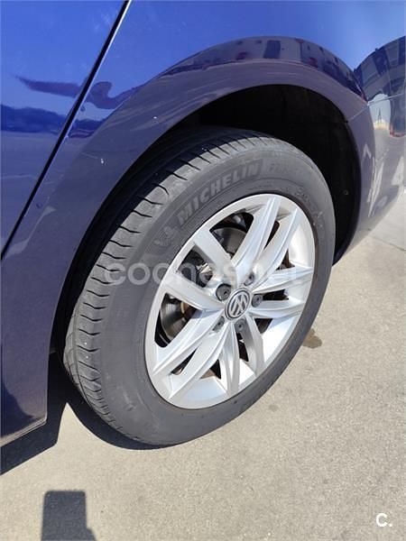 Usado VW Golf VII Business 115 CV (84 kW) 2017 Azul Familiar