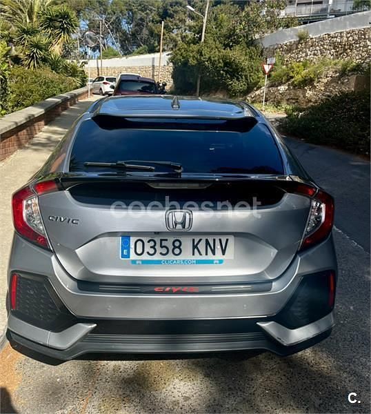 Usado Honda Civic Comfort 129 CV (94 kW) 2018 Gris / plata Berlina