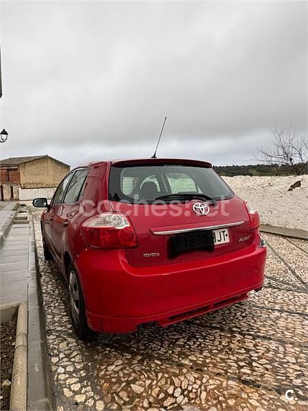 Usado Toyota Auris Eco 90 CV (66 kW) 2012 Rojo Berlina