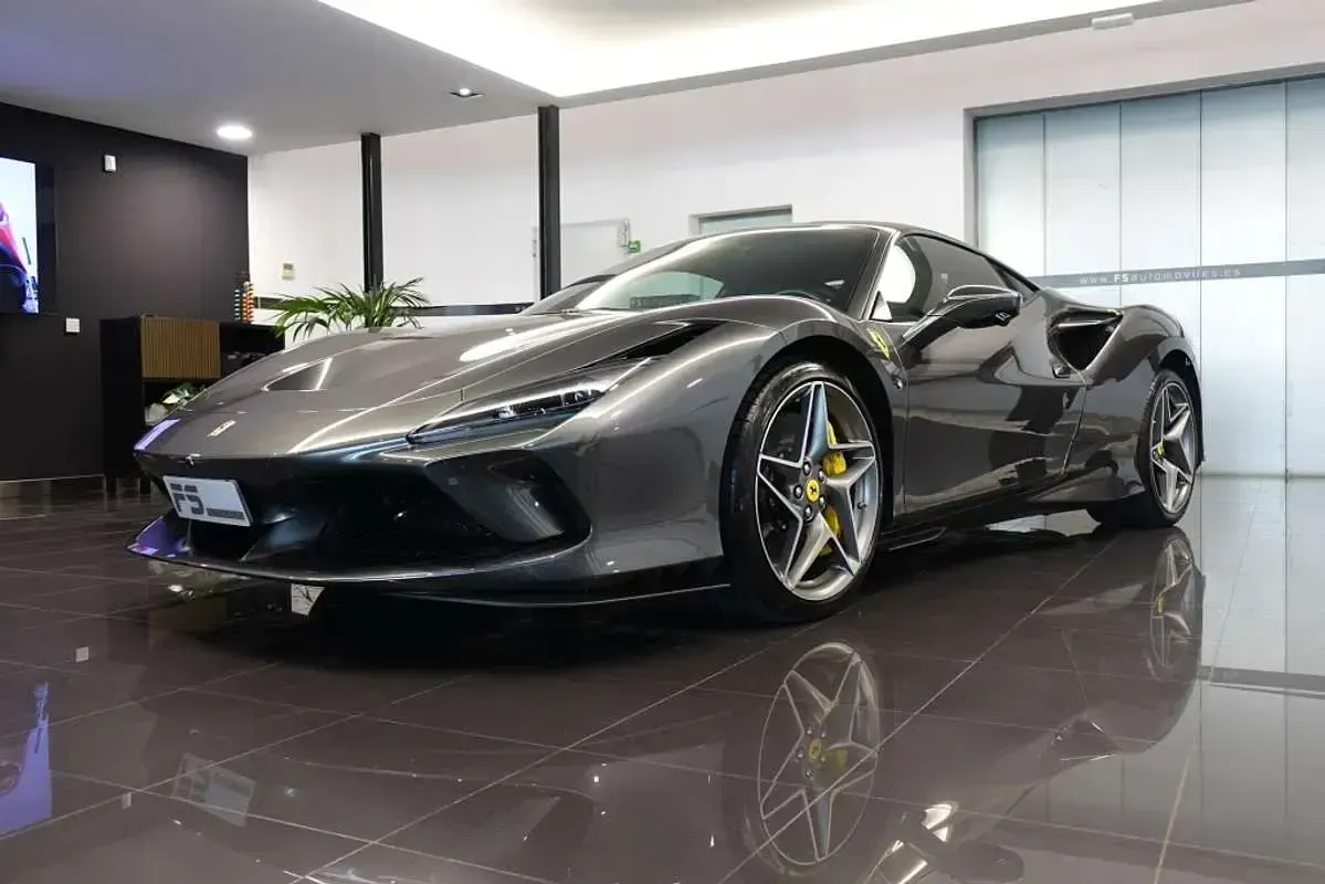 Usado Ferrari F8 721 CV (530 kW) 2021 Gris Coupe